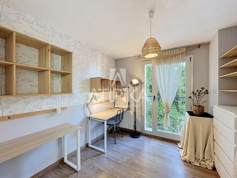 Foto 03b05fe0-7e4e-428a-9b9d-8a71b3270375. Casa  independiente con piscina y vistas al mar en venta en quintmar en Sitges