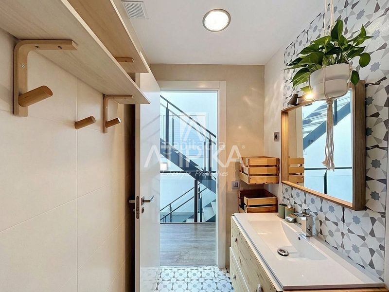 Foto 1ce72038-d88f-4762-a8ba-677b223d3f5d. Casa  independiente con piscina y vistas al mar en venta en quintmar en Sitges