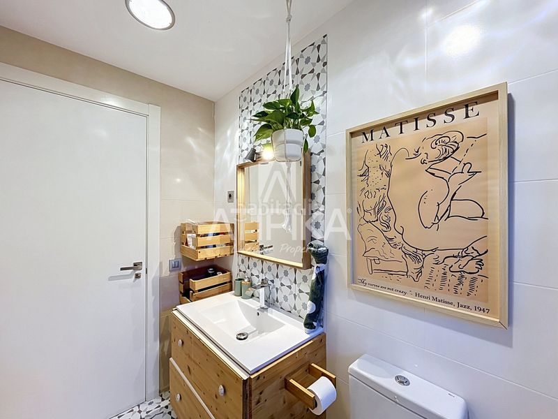 Foto 547eea4d-a56e-43e0-8a88-f583ae443b1d. Casa  independiente con piscina y vistas al mar en venta en quintmar en Sitges