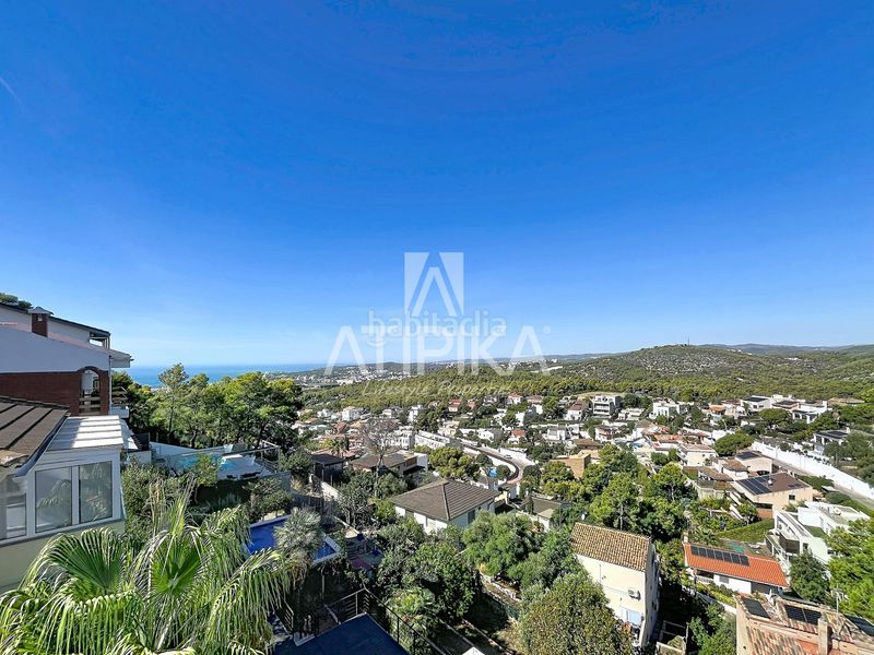 Foto 550e3d34-89c4-4e32-b9ab-70b74abb99db. Casa  independiente con piscina y vistas al mar en venta en quintmar en Sitges