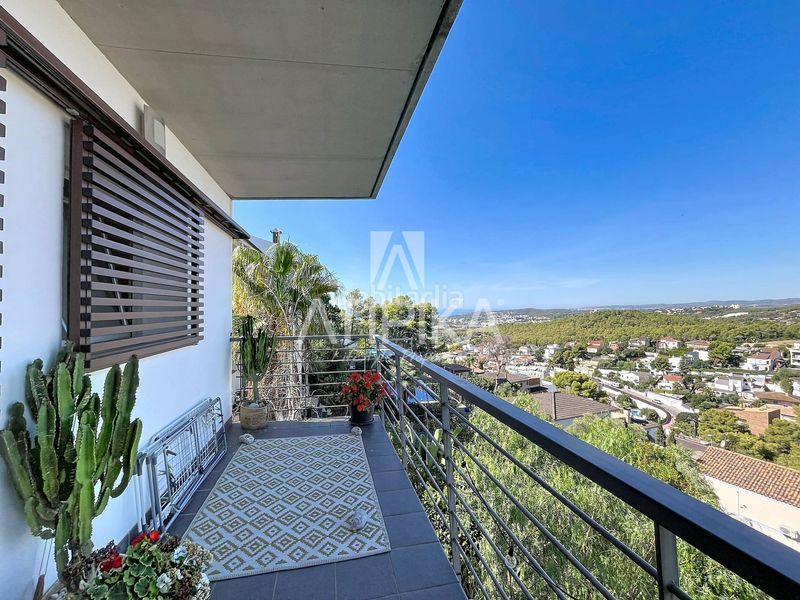 Foto 96fbe14e-84cb-47ae-ae7c-fbac74b78976. Casa  independiente con piscina y vistas al mar en venta en quintmar en Sitges