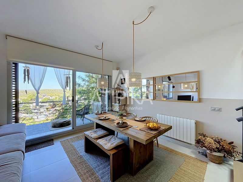 Foto c13c8fae-0d83-49c4-a0a7-b7127a83380c. Casa  independiente con piscina y vistas al mar en venta en quintmar en Sitges