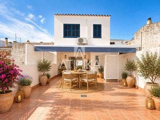 Appartement à Ferreries poble. Casa en venta de 250 m en tres plantas con amplias terrazas priv