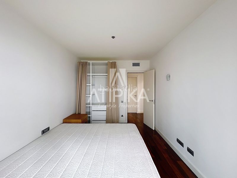 Foto b30a40ee-e17b-4dbe-96c4-2052da4ebd71. Miete dachwohnung mit parking pool in Diagonal Mar i el Front Marítim del Poblenou Barcelona