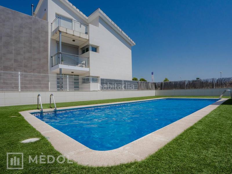 Foto 34a764a9-9219-45c6-8cf3-9512bcd12d59. Casa en auguste renoir 51 descubre tu hogar ideal en la exclusiva urbanización de la llosa ! en Cambrils