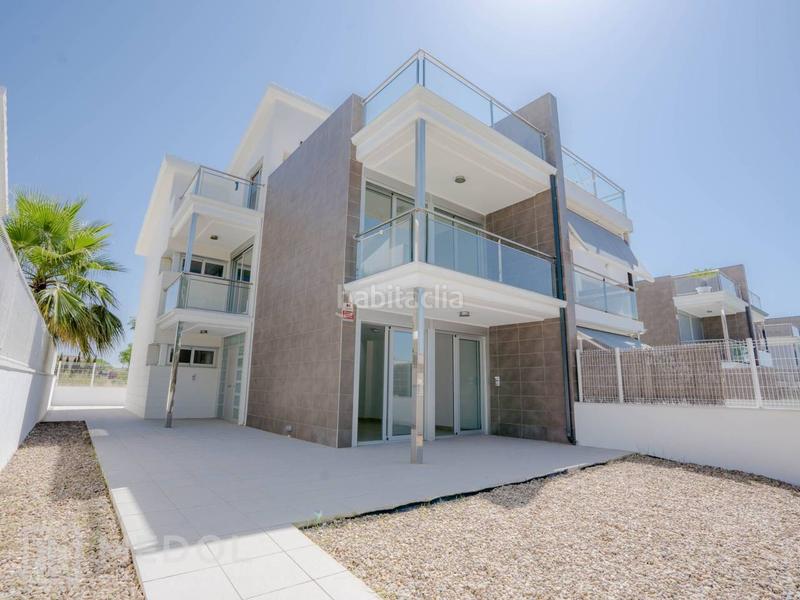 Foto dbe8c38e-3b38-4c64-832c-2f9f6ca673ad. Casa en auguste renoir 51 descubre tu hogar ideal en la exclusiva urbanización de la llosa ! en Cambrils
