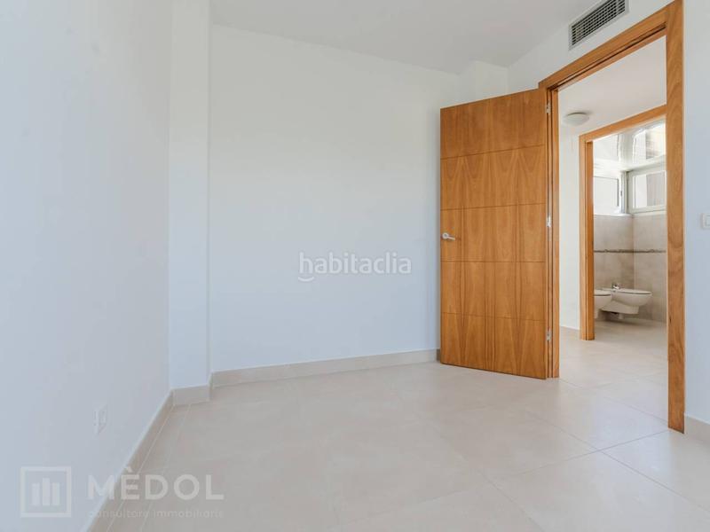 Foto f6b6fa99-eb09-449a-9ef2-c8c28c95ecb3. Casa en auguste renoir 51 descubre tu hogar ideal en la exclusiva urbanización de la llosa ! en Cambrils