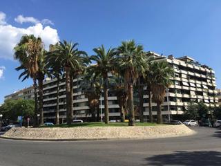 Lloguer Pis a Nou Eixample Nord. Amplio piso de 165m2 con terraza, garaje y piscina comunitaria!