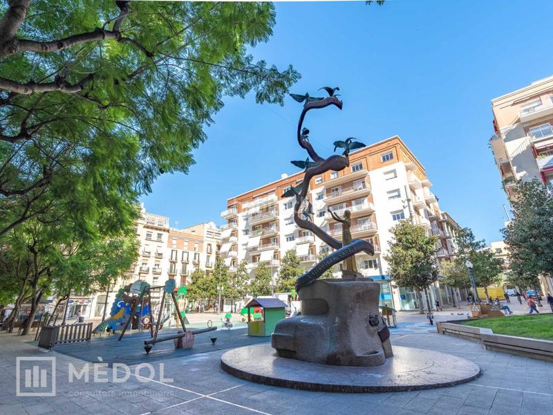 Foto 9e746ed1-a7c6-4fb3-a2db-b85976a14bbd. Local comercial a mossèn cinto verdaguer 8 a Eixample Tarragona