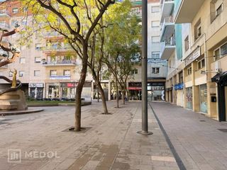 Local commercial à Plaza Mossèn Cinto Verdaguer