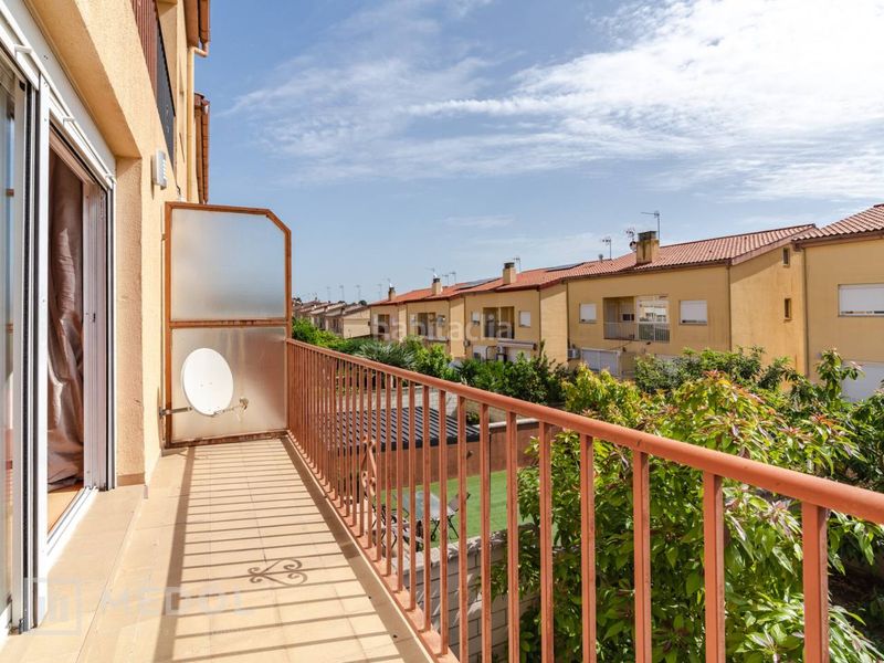 Foto 5d3d387c-b206-4ca3-8dec-3e5c3da6b4ac. Casa aparellada amb calefacció aparcament a Perafort