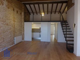 Rent Penthouse  Calle rambla nova. Atico en alquiler con aparcamiento en eixample