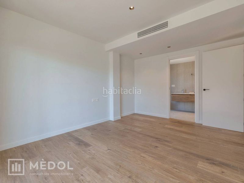 Foto f88097aa-7e34-45bd-a9fd-910a8d7ca8e2. Àtic amb calefacció aparcament piscina a Llevant Tarragona