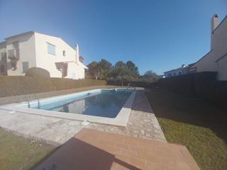 Casa adossada a Torre Vella - Torre Gran - Les Dunes. Casa adossada amb pati privat i piscina comunitària