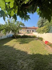 Casa adossada a Torroella de Montgrí. Casa adosada con jardín y garaje 50 m2