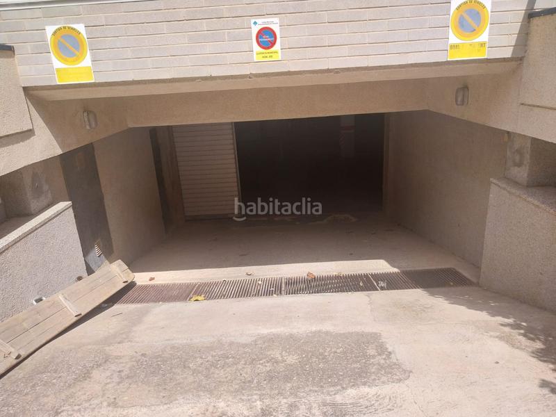 Foto 9d2b8154-bba9-4fa6-851f-4edd2d56d4f6. Aparcament cotxe a l´Estartit poble Estartit