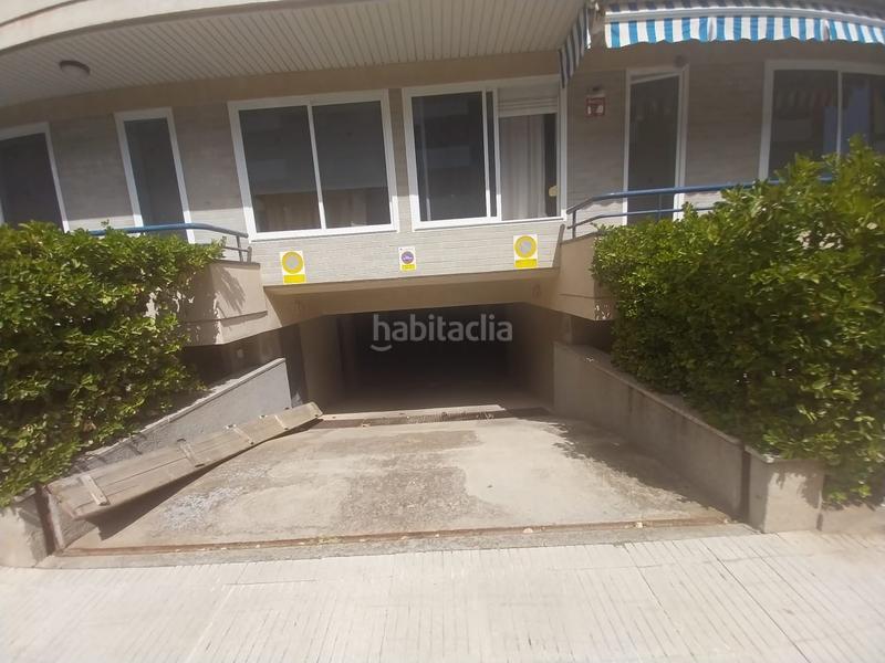 Foto cb73fcf8-468b-4a03-9dd0-8ca689025977. Aparcament cotxe a l´Estartit poble Estartit