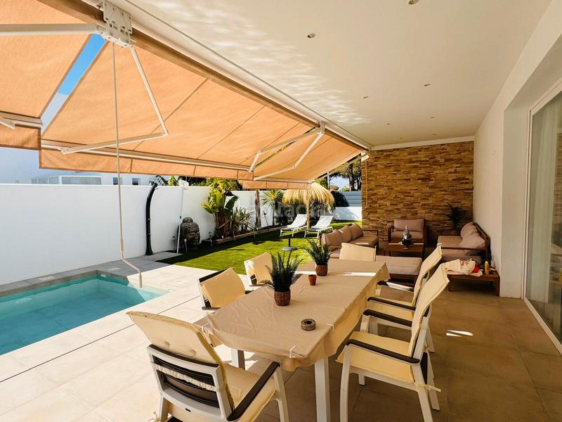 Foto c9b358a4-d0a0-44d6-ae84-7d514074d92a. Chalet avec cheminée chauffage parking piscine dans Chiclana de la Frontera