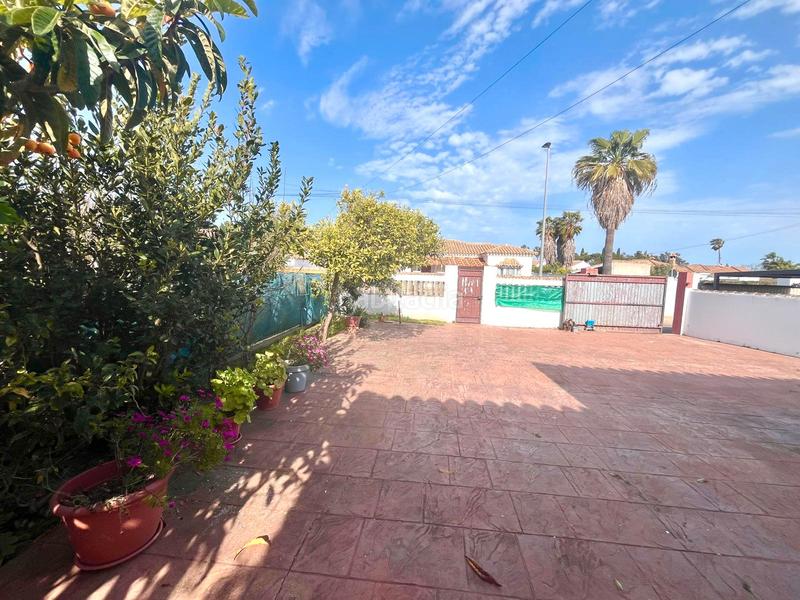 Foto 1c94f487-d8d7-4818-99d3-bd42393cf18c. Chalet mit kamin parking in Los Gallos Chiclana de la Frontera