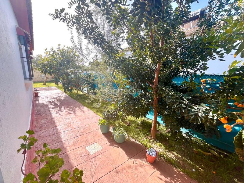 Foto cffc7ac2-b4e4-4681-bd8f-8a8977eab179. Chalet mit kamin parking in Los Gallos Chiclana de la Frontera