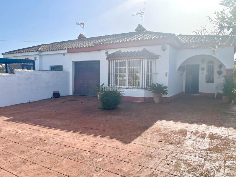 Foto f892a8e3-c4b7-4eb0-bcec-1492a18def72. Chalet mit kamin parking in Los Gallos Chiclana de la Frontera