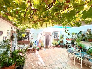 Maison jumelée à Núcleo urbano. Casa o chalet independiente con 4 dormitorios y gran patio en el