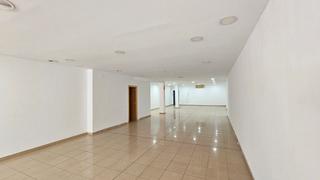 Business premise in Rambla de sant jordi 96. Amplio local en plena rambla de ripollet
