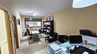 Ground floor in Carrer de ricardo caro 31. Exclusiva vivienda seminueva con parquing