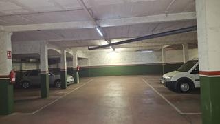 Aparcament cotxe a Carrer de regàs 126. Amplia plaza de parking