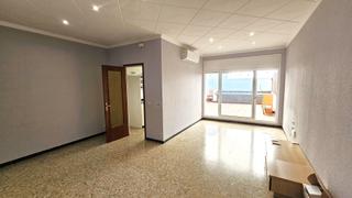 Pis  Carrer d'antonio vico 37. Vivienda con terraza de 35 m² y opción de local comercial en la