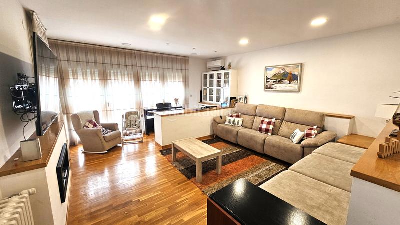 Foto 704c444b-8a91-4b06-b450-fa1e43345fa4. Duplex with heating in Sant Pere Nord Terrassa