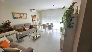 Casa en Creu Alta. Casa con local comercial y múltiples espacios exteriores