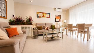 Casa en Creu Alta. Casa con local comercial y múltiples espacios exteriores
