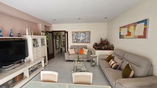 Maison à Creu Alta. Casa con local comercial y múltiples espacios exteriores