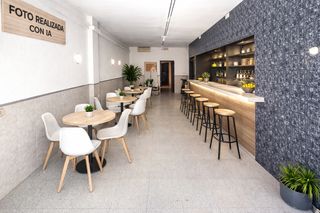 Casa in Creu Alta. Casa con local comercial y múltiples espacios exteriores