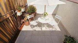 Casa a Creu Alta. Casa con local comercial y múltiples espacios exteriores