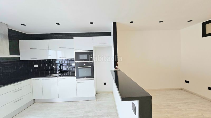 Foto a41b6611-f09f-4221-b25d-831b59e004fb. Casa amb calefacció aparcament a Gràcia Sabadell