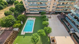 Flat  Avinguda can bordoll. Vivienda con piscina y zona infantil