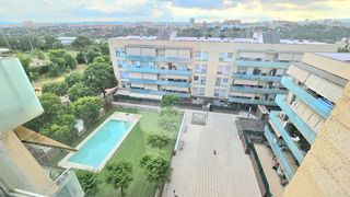 Pis  Avinguda can bordoll. Vivienda con piscina y zona infantil