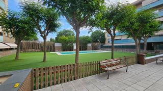 Pis  Avinguda can bordoll. Vivienda con piscina y zona infantil