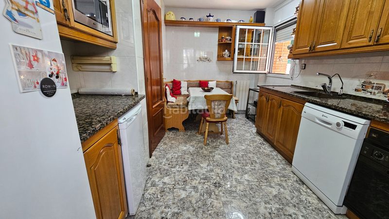 Foto 0a48aa30-7b0b-4d34-9c9f-0ec1385fd3a3. Casa adossada amb calefacció aparcament a Can Rull Sabadell