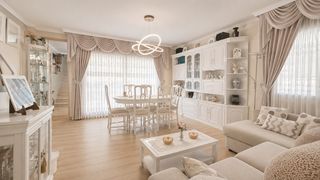 Casa adossada  Carrer de juan valera. Exclusiva casa esquinera de 4 dormitorios con garaje y terraza