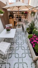 Casa adossada  Carrer de juan valera. Exclusiva casa esquinera de 4 dormitorios con garaje y terraza