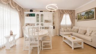 Casa adossada  Carrer de juan valera. Exclusiva casa esquinera de 4 dormitorios con garaje y terraza