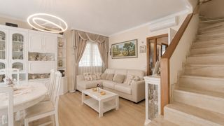 Semi detached house  Carrer de juan valera. Exclusiva casa esquinera de 4 dormitorios con garaje y terraza