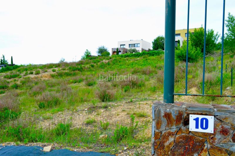 Foto 7cf8f35a-bd1d-4a2a-8674-0edc9144e646. Terreno residencial solar en la prestigiosa zona del golf de masia bach en Sant Esteve Sesrovires