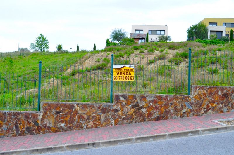 Foto 518d7462-75a3-411f-af6b-08bd6d331754. Terreno residencial solar en la prestigiosa zona del golf de masia bach en Sant Esteve Sesrovires