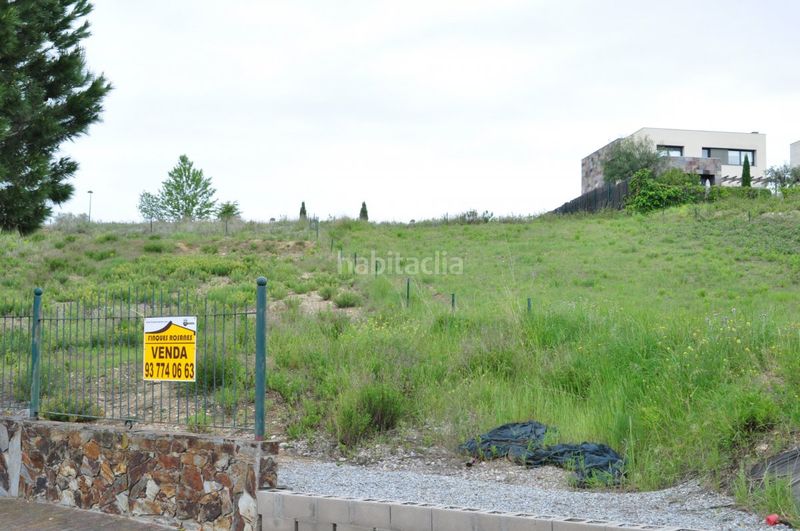 Foto c0a912d8-d72d-41c5-889e-94e34c719187. Terreno residencial solar en la prestigiosa zona del golf de masia bach en Sant Esteve Sesrovires