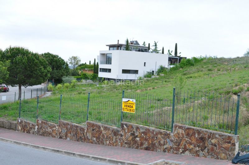 Foto d8bb4b46-a7ed-4e39-bd23-f5ab0fc5409a. Terreno residencial solar en la prestigiosa zona del golf de masia bach en Sant Esteve Sesrovires