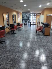 Traspaso Local Comercial en Martorell. Local ideal peluqueria y/o centro de estetica